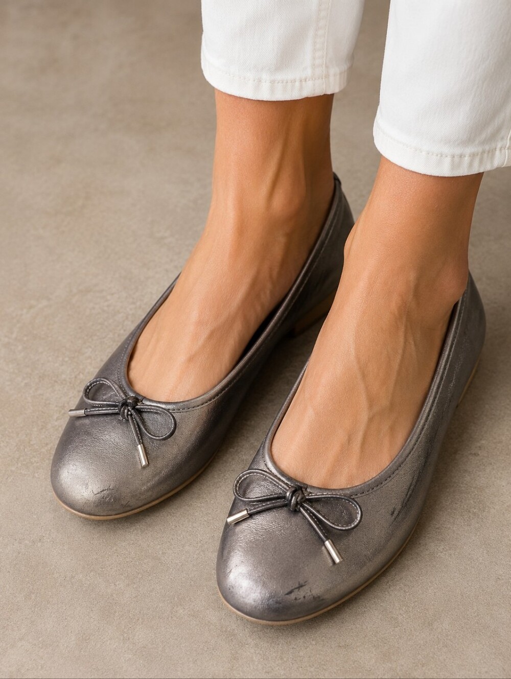 Carmela Spain Leather Ballet Flats Metallic Pewter EU 38 US 7 Bow Shoes